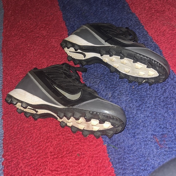 Nike Black cleats size men’s 8.5 lightly worn but great condition - Picture 3 of 5